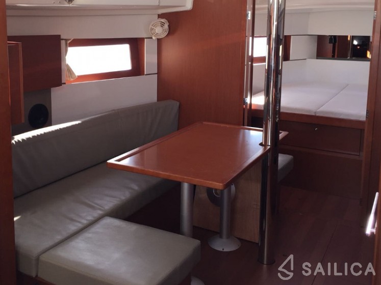 Oceanis 38.1 - Yacht Charter Sailica