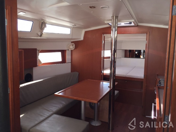 Oceanis 38.1 - Yacht Charter Sailica