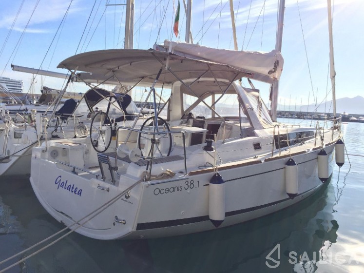 Oceanis 38.1 - Yacht Charter Sailica