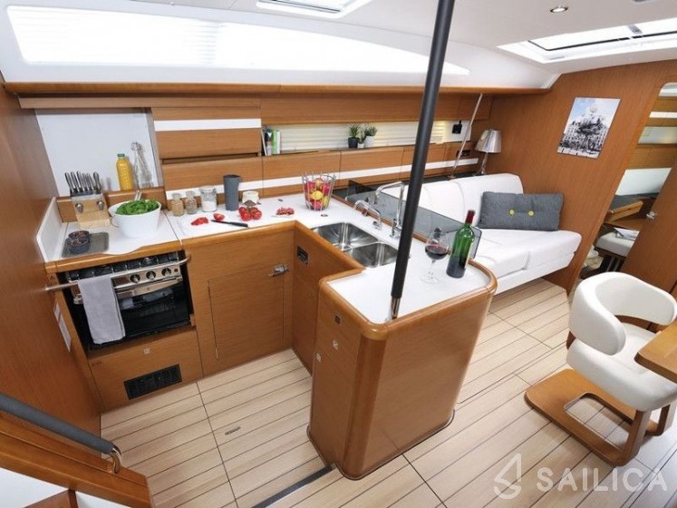 Jeanneau 53 - Yacht Charter Sailica