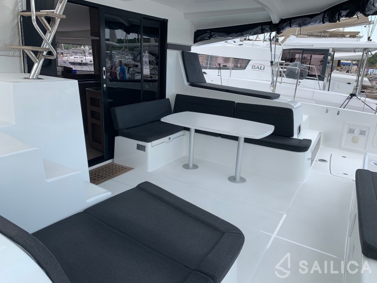 Lagoon 42 - Yacht Charter Sailica
