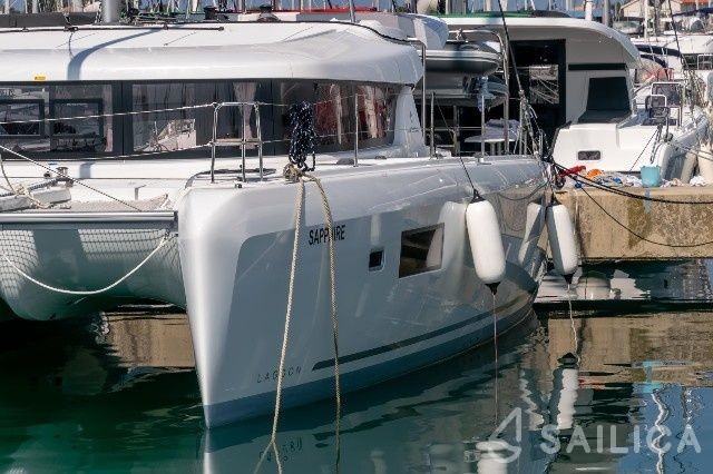 Lagoon 42 - Yacht Charter Sailica