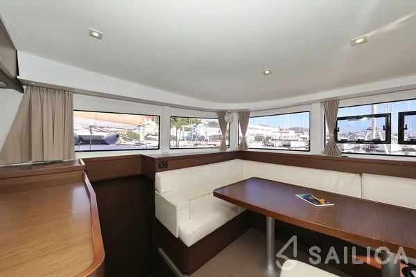 Lagoon 42 - Yacht Charter Sailica