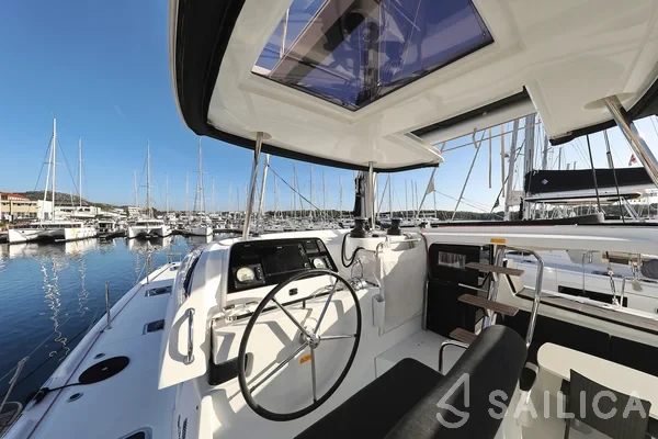 Lagoon 42 - Yacht Charter Sailica