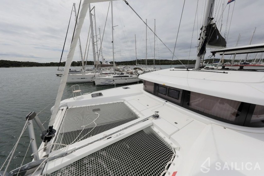 Lagoon 42 - Yacht Charter Sailica