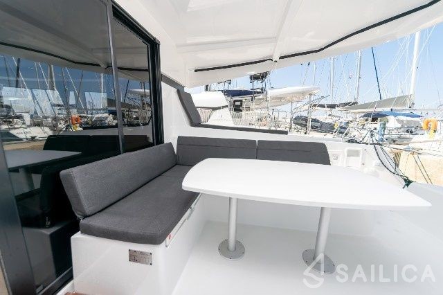 Lagoon 42 - Yacht Charter Sailica