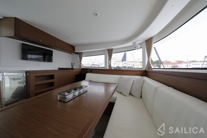 Lagoon 42 - Yacht Charter Sailica
