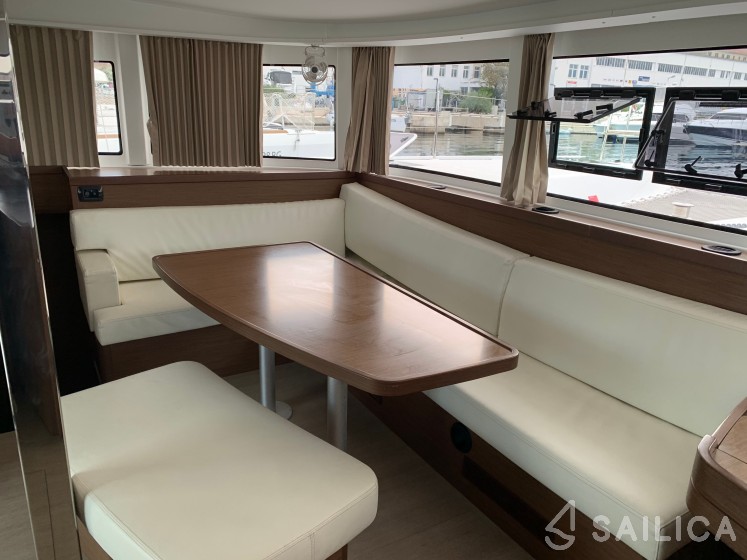 Lagoon 42 - Yacht Charter Sailica