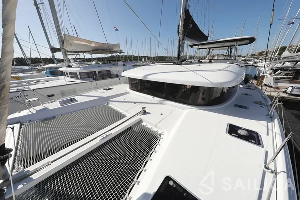 Lagoon 42 - Yacht Charter Sailica