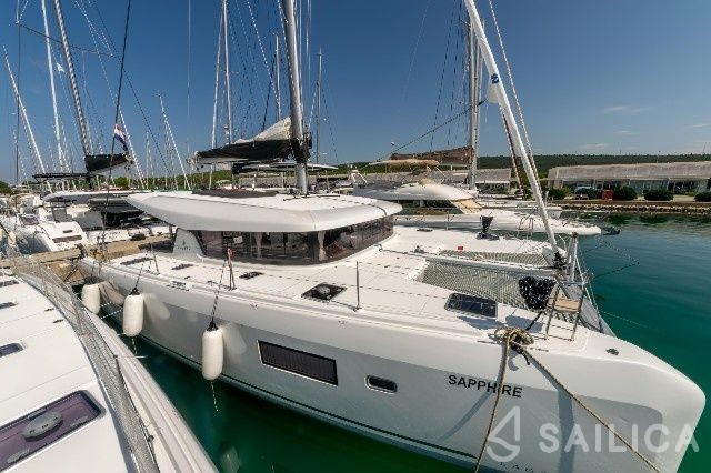 Lagoon 42 - Yacht Charter Sailica