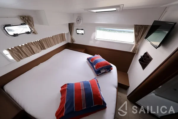 Lagoon 42 - Yacht Charter Sailica