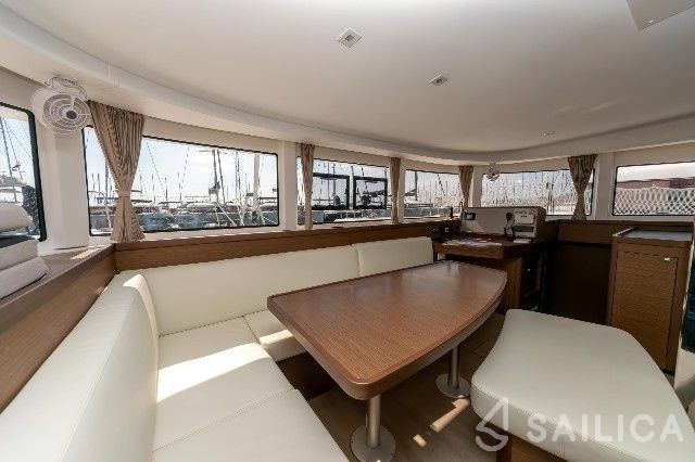 Lagoon 42 - Yacht Charter Sailica