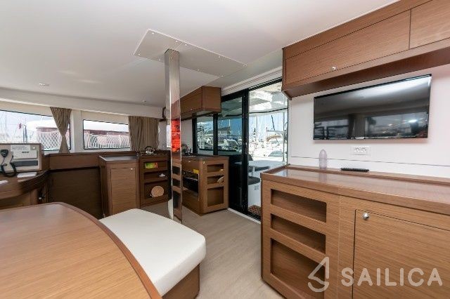 Lagoon 42 - Yacht Charter Sailica