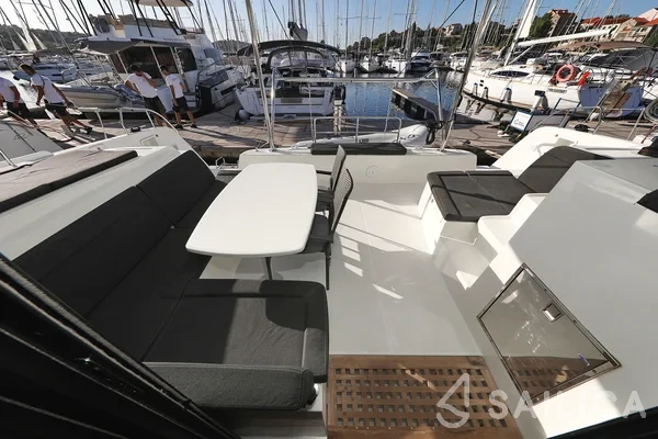 Lagoon 42 - Yacht Charter Sailica