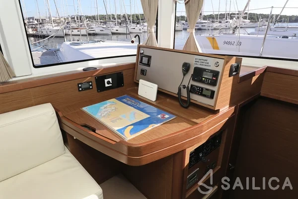 Lagoon 42 - Yacht Charter Sailica