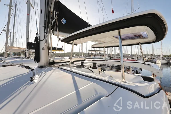 Lagoon 42 - Yacht Charter Sailica