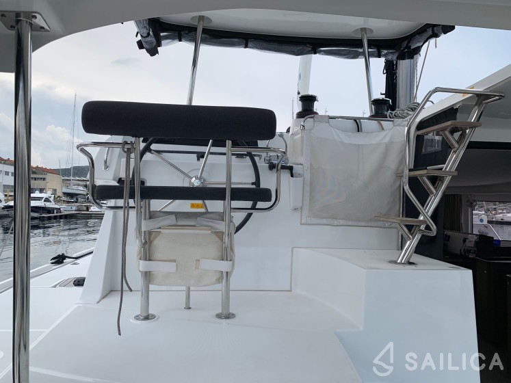 Lagoon 42 - Yacht Charter Sailica