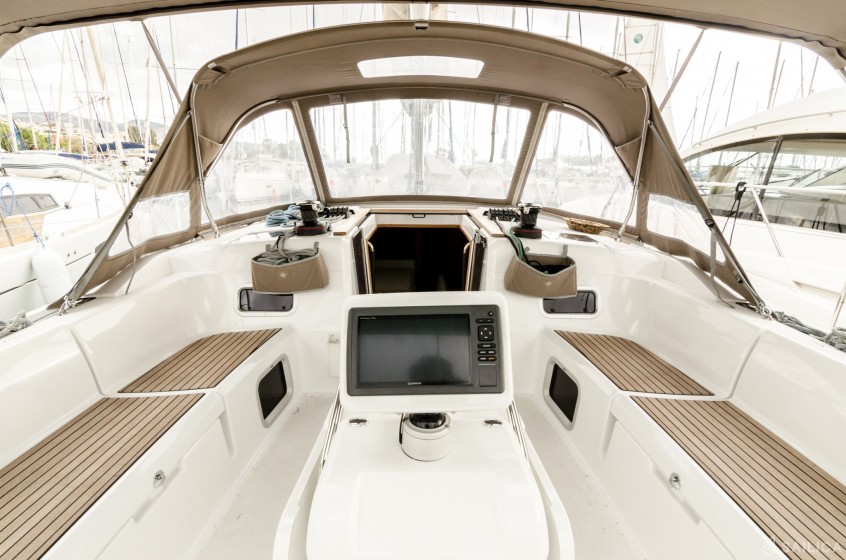 Sun Odyssey 519 - Yacht Charter Sailica