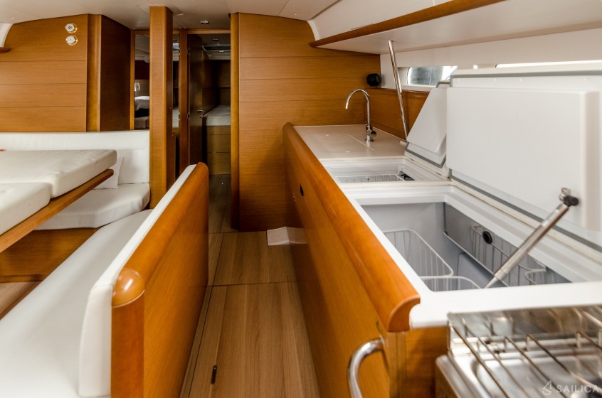 Sun Odyssey 519 - Yacht Charter Sailica