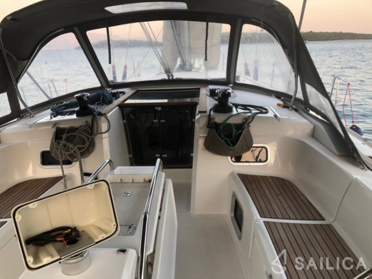 Sun Odyssey 519 - Yacht Charter Sailica