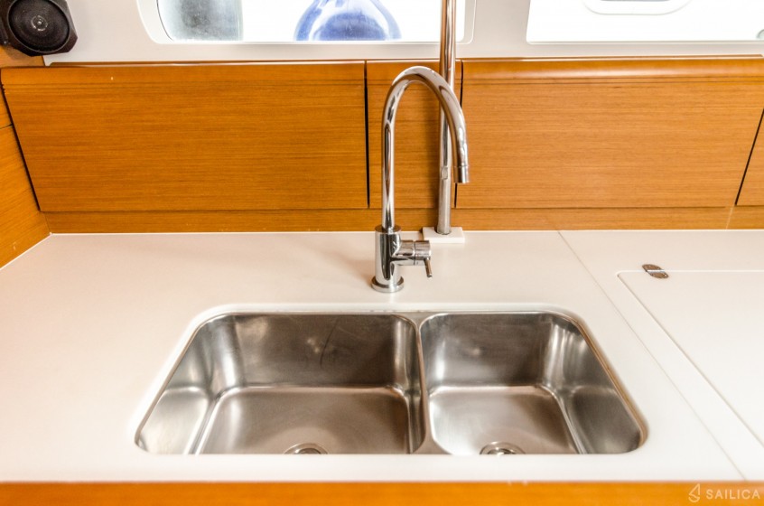 Sun Odyssey 519 - Yacht Charter Sailica