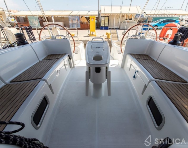 Cyclades 50.5 - Yacht Charter Sailica