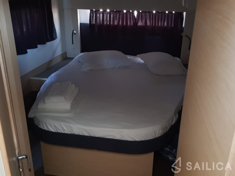 Astréa 42 - Yacht Charter Sailica