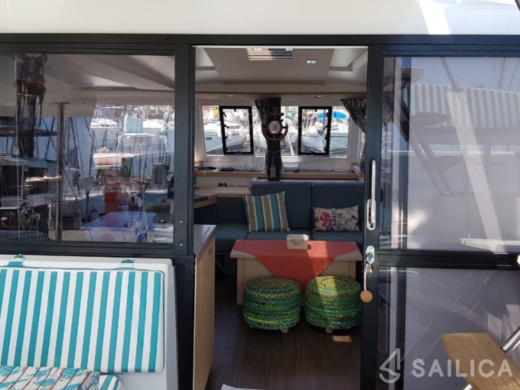 Astréa 42 - Yacht Charter Sailica