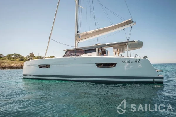 Astréa 42 - Yacht Charter Sailica