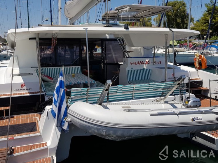 Astréa 42 - Yacht Charter Sailica