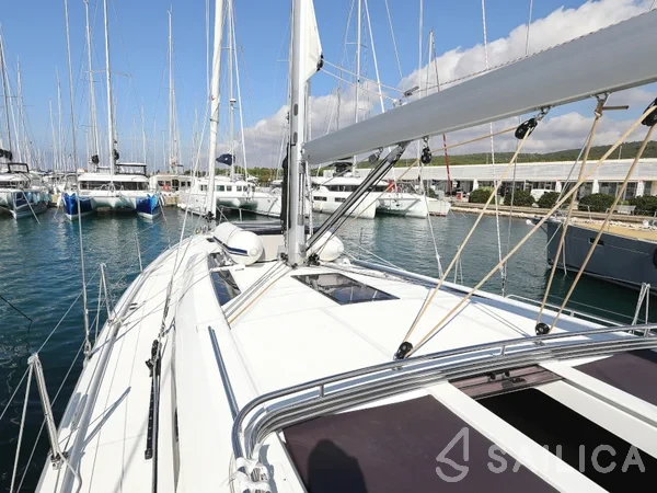 Oceanis 51.1 - Yacht Charter Sailica