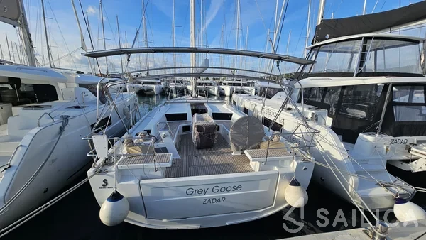 Oceanis 51.1 - Yacht Charter Sailica