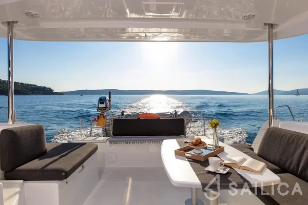 Lagoon 40 - Yacht Charter Sailica