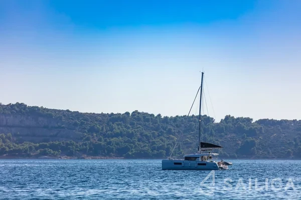 Lagoon 40 - Yacht Charter Sailica