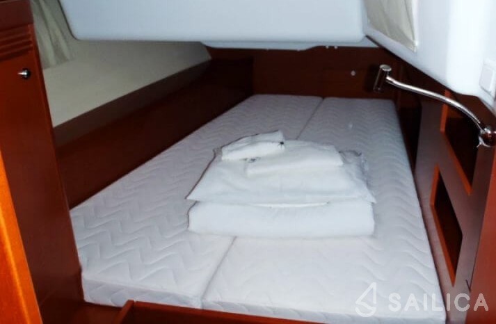 Oceanis 54 - Yacht Charter Sailica