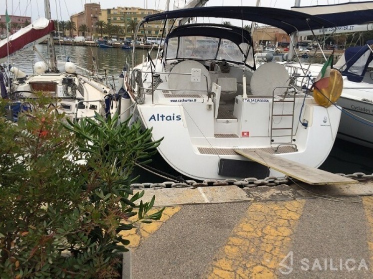 Oceanis 54 - Yacht Charter Sailica