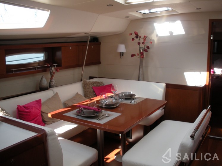 Oceanis 54 - Yacht Charter Sailica