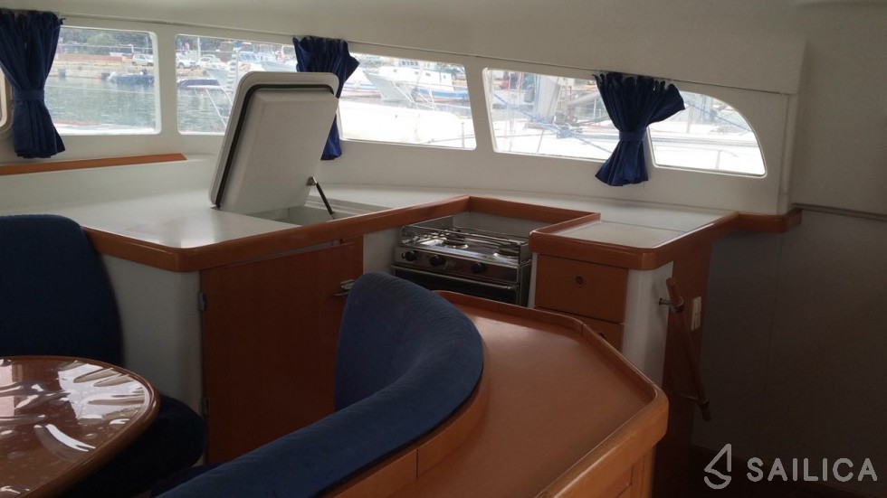 Lagoon 410 S2 - Yacht Charter Sailica