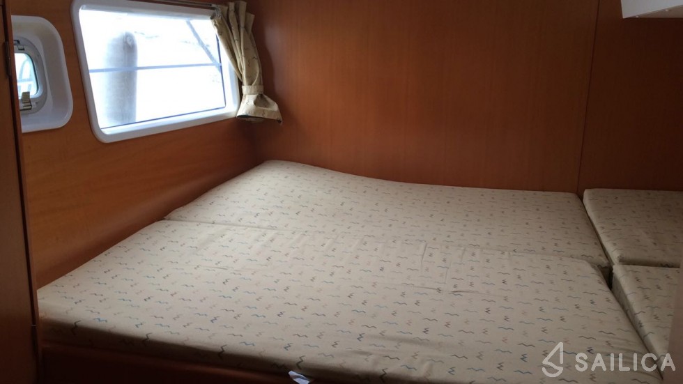 Lagoon 410 S2 - Yacht Charter Sailica