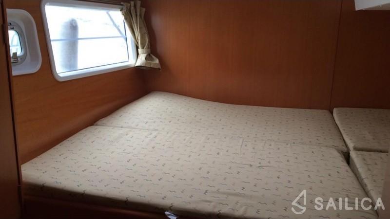Lagoon 410 S2 - Yacht Charter Sailica
