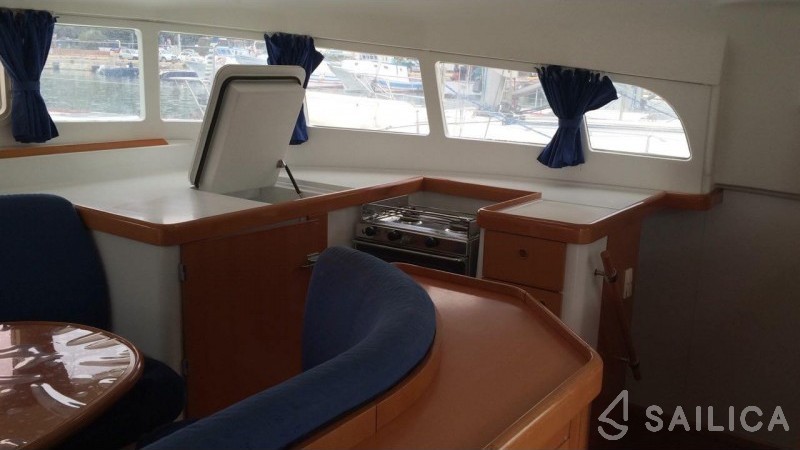 Lagoon 410 S2 - Yacht Charter Sailica