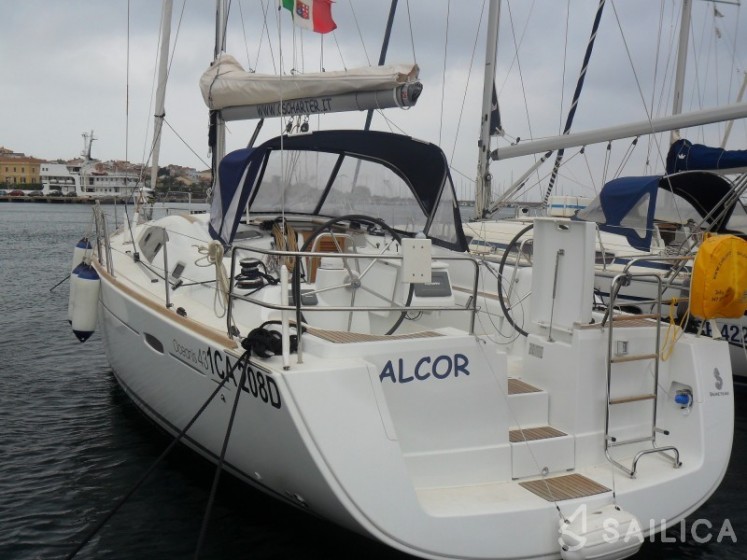 Oceanis 43 - Yacht Charter Sailica