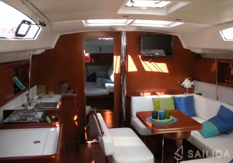 Oceanis 43 - Yacht Charter Sailica