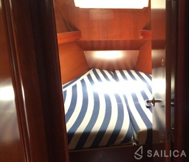 Oceanis 41.1 - Yacht Charter Sailica