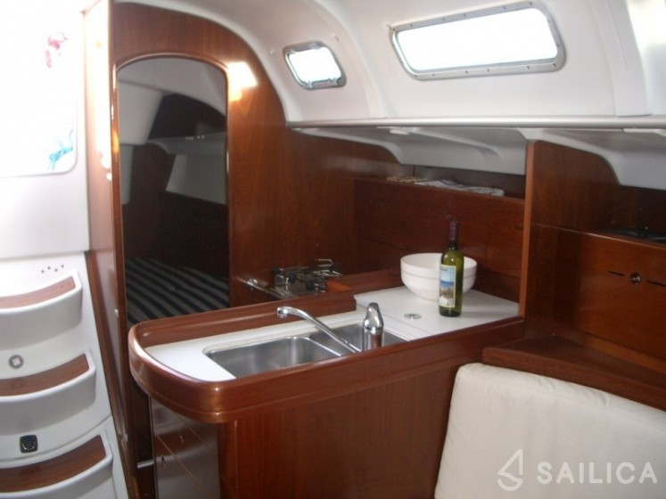 First 40.7 - Yacht Charter Sailica