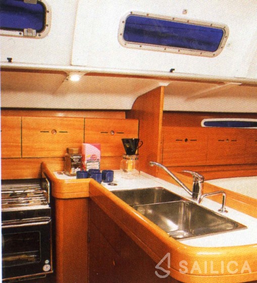 First 40.7 - Yacht Charter Sailica