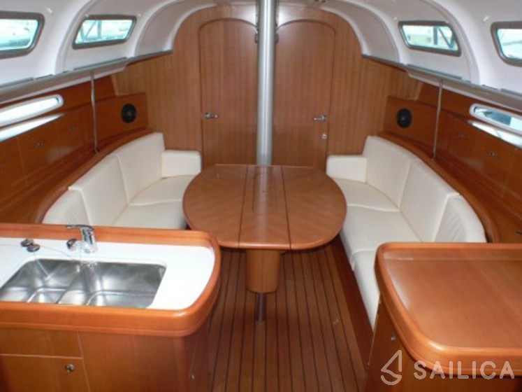 First 40.7 - Yacht Charter Sailica