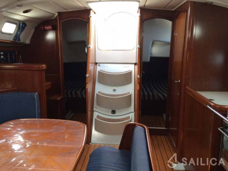 Oceanis 373 - Yacht Charter Sailica