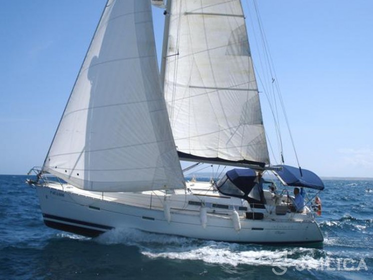 Oceanis 373 - Yacht Charter Sailica