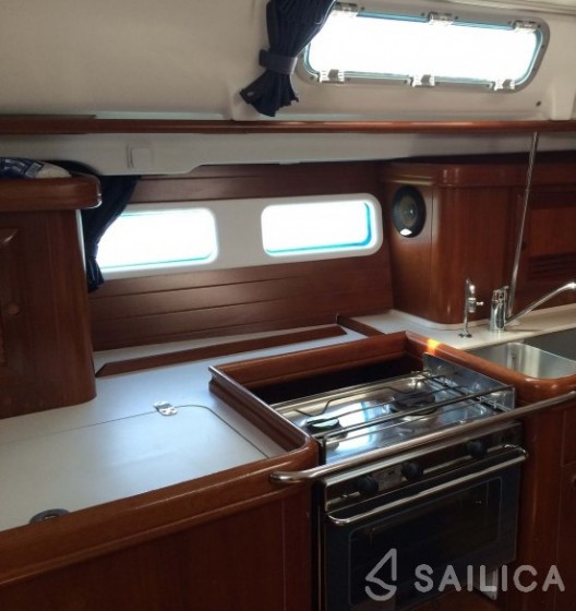 Oceanis 373 - Yacht Charter Sailica